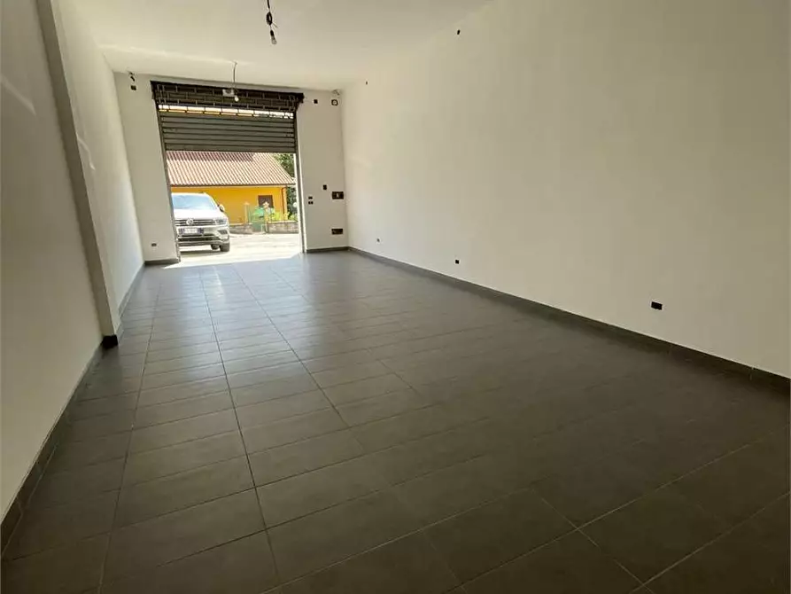 Immagine 21 di Negozio in affitto  a Frosinone