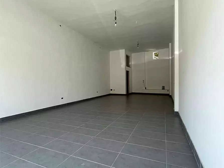 Immagine 23 di Negozio in affitto  a Frosinone
