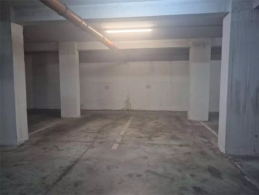 Immagine 1 di Posto auto in vendita  a Frosinone