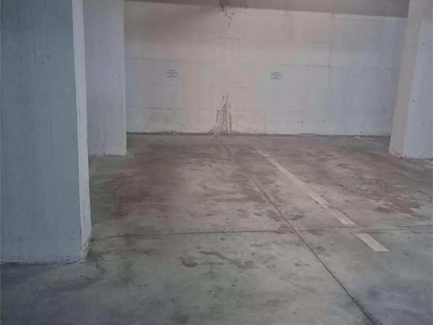 Immagine 2 di Posto auto in vendita  a Frosinone