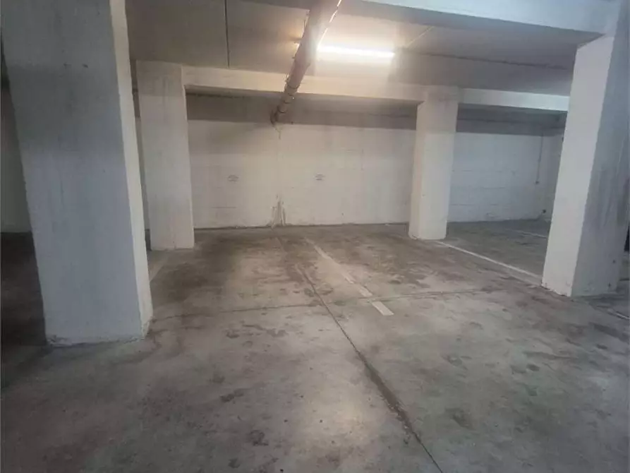 Immagine 3 di Posto auto in vendita  a Frosinone
