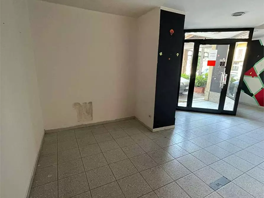 Immagine 8 di Negozio in vendita  a Frosinone