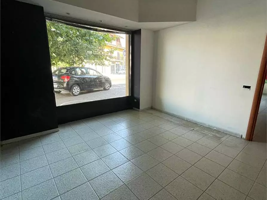 Immagine 11 di Negozio in vendita  a Frosinone
