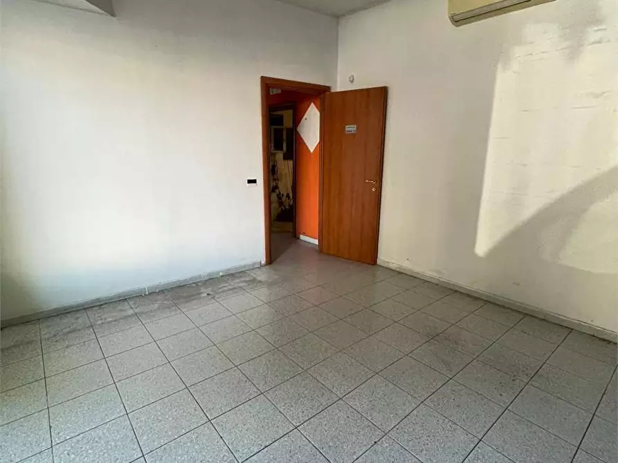 Immagine 12 di Negozio in vendita  a Frosinone