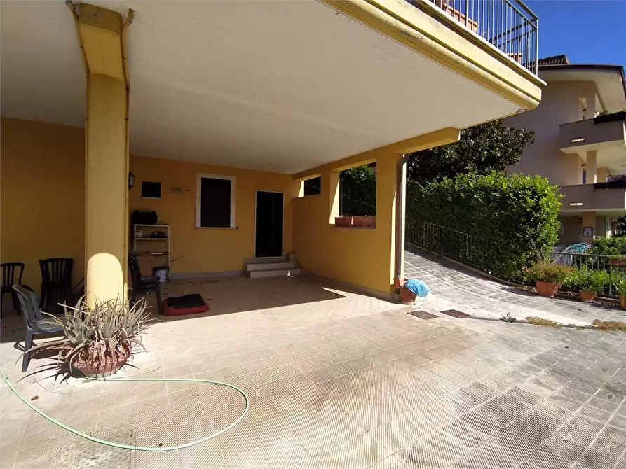 Immagine 2 di Casa bifamiliare in vendita  a Frosinone