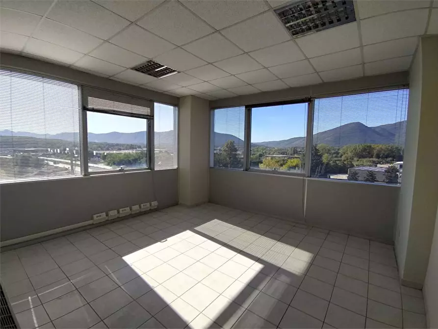 Immagine 8 di Ufficio in affitto  a Frosinone