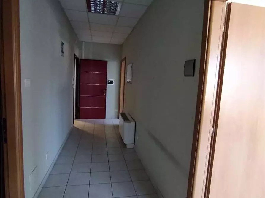 Immagine 13 di Ufficio in affitto  a Frosinone