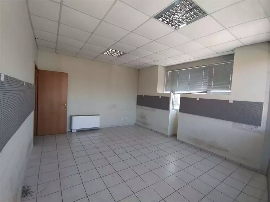 Immagine 15 di Ufficio in affitto  a Frosinone