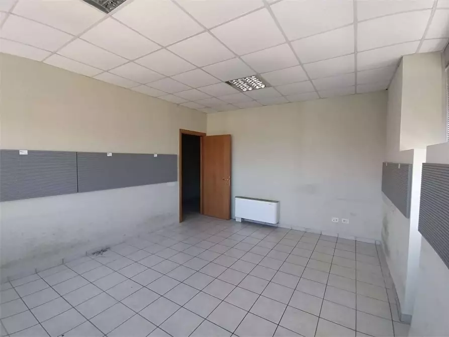 Immagine 16 di Ufficio in affitto  a Frosinone