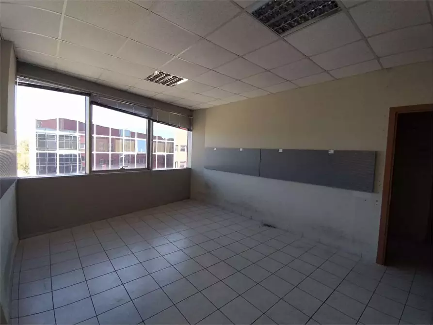 Immagine 17 di Ufficio in affitto  a Frosinone