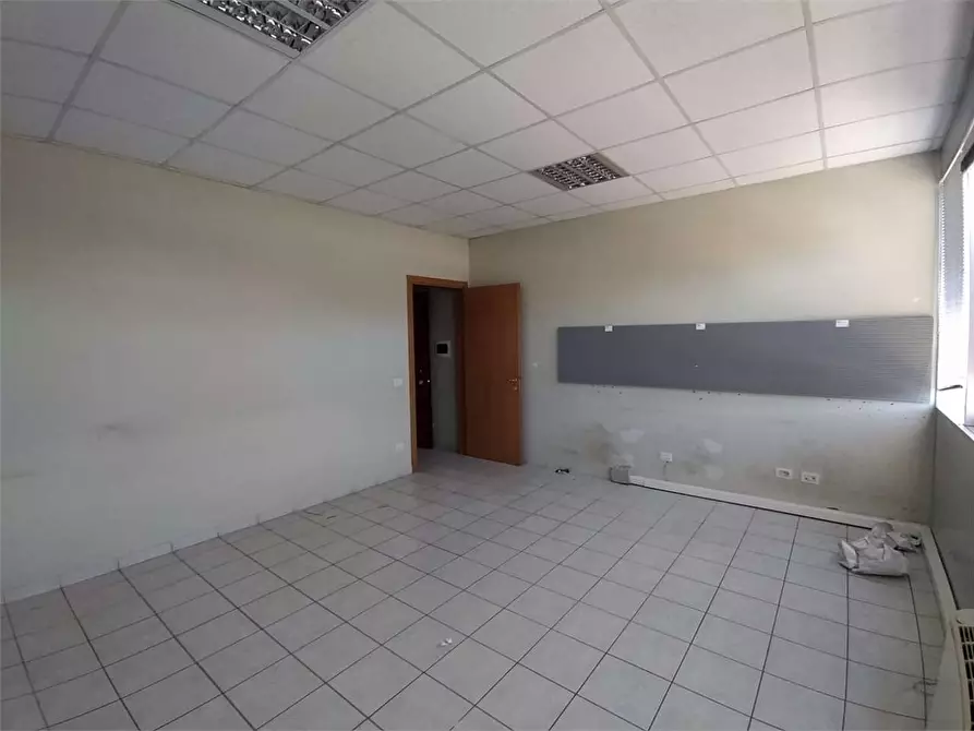 Immagine 19 di Ufficio in affitto  a Frosinone