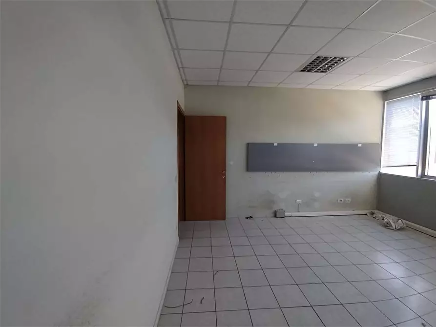 Immagine 20 di Ufficio in affitto  a Frosinone