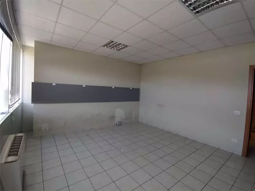 Immagine 22 di Ufficio in affitto  a Frosinone