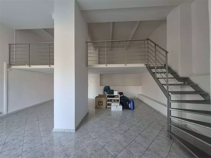 Immagine 2 di Negozio in affitto  a Frosinone