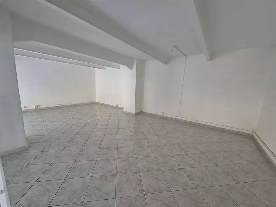 Immagine 6 di Negozio in affitto  a Frosinone