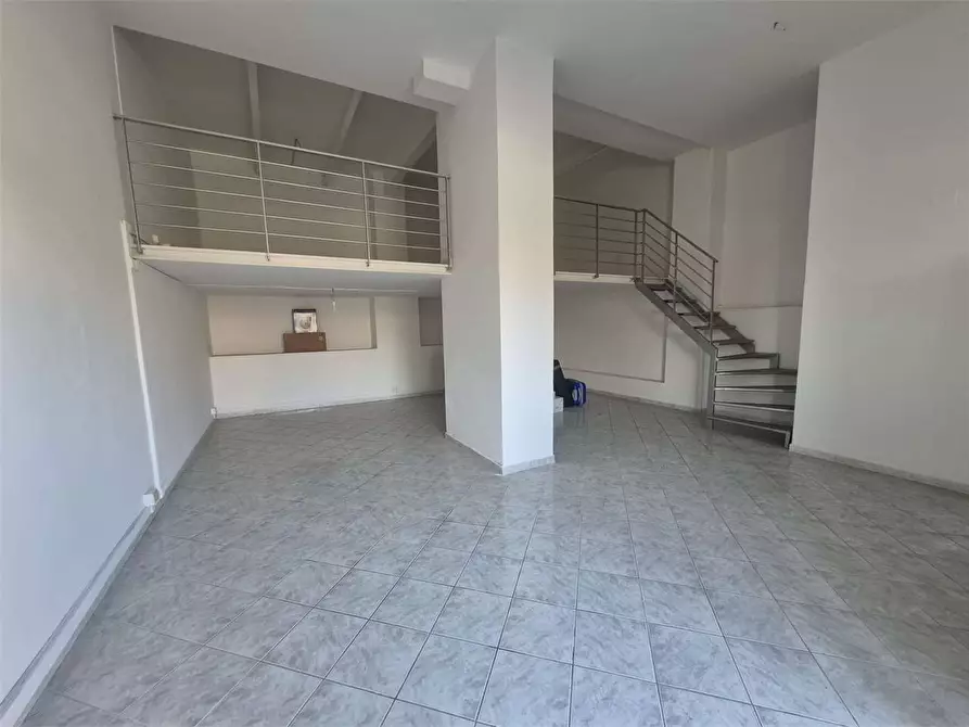 Immagine 7 di Negozio in affitto  a Frosinone