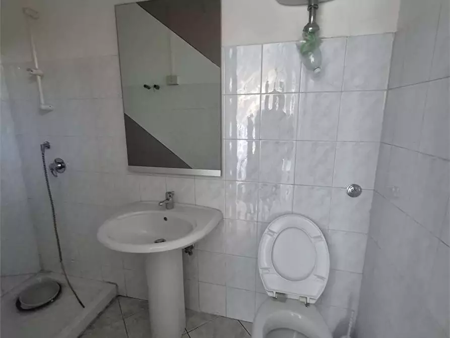 Immagine 10 di Negozio in affitto  a Frosinone