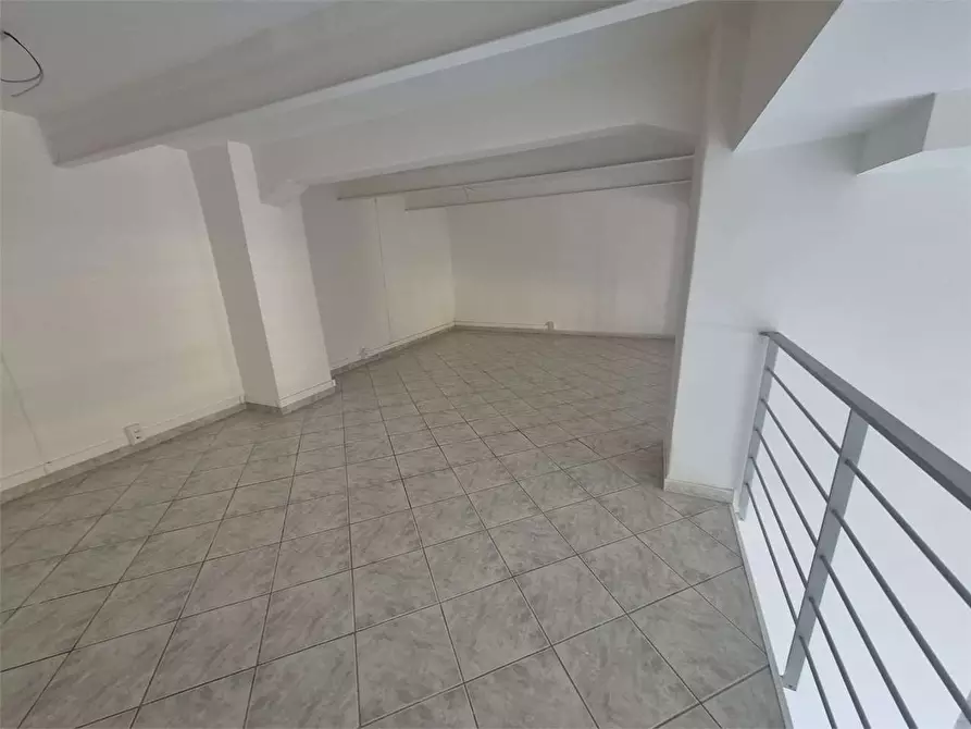 Immagine 13 di Negozio in affitto  a Frosinone