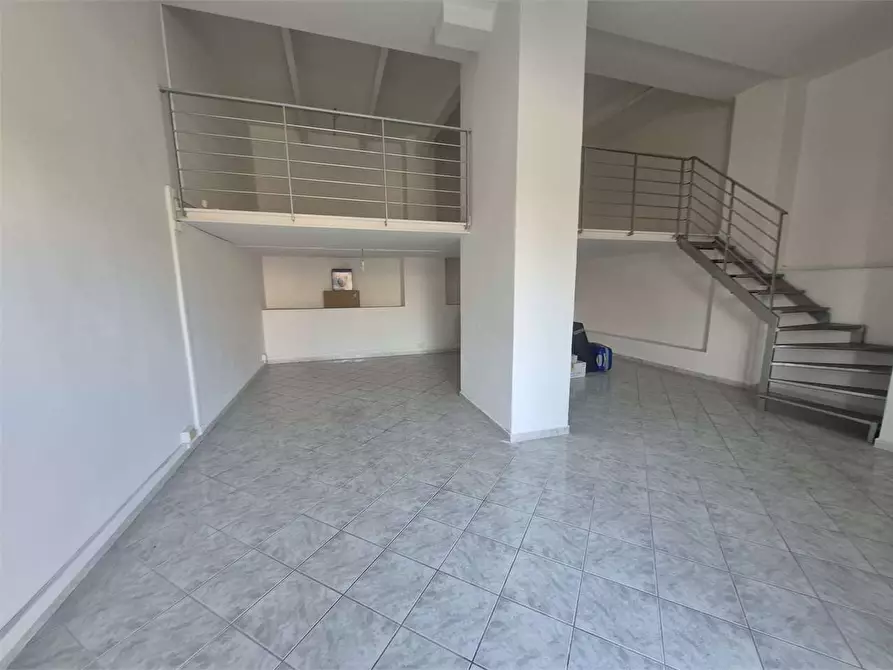 Immagine 1 di Negozio in affitto  a Frosinone