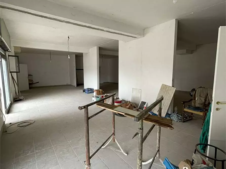 Immagine 6 di Negozio in affitto  a Alatri