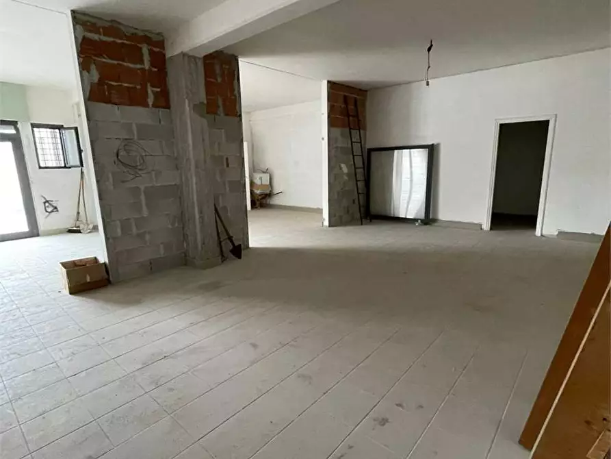 Immagine 7 di Negozio in affitto  a Alatri