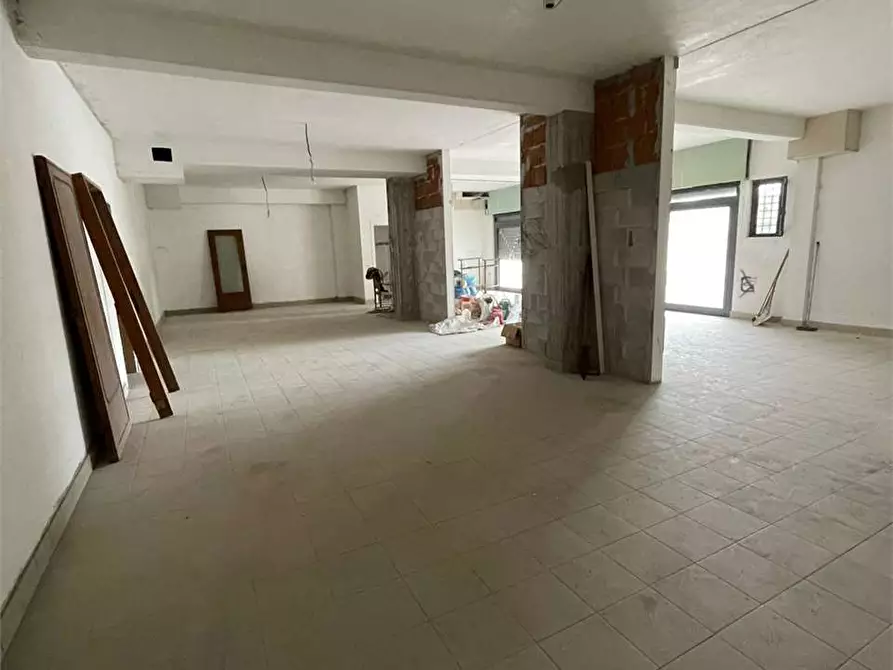 Immagine 8 di Negozio in affitto  a Alatri