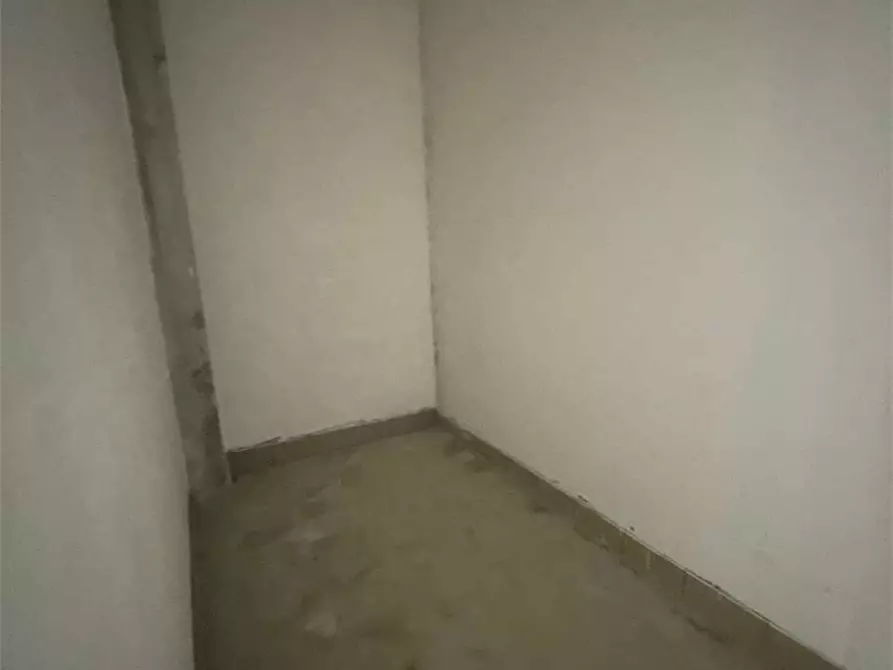 Immagine 21 di Negozio in affitto  a Alatri