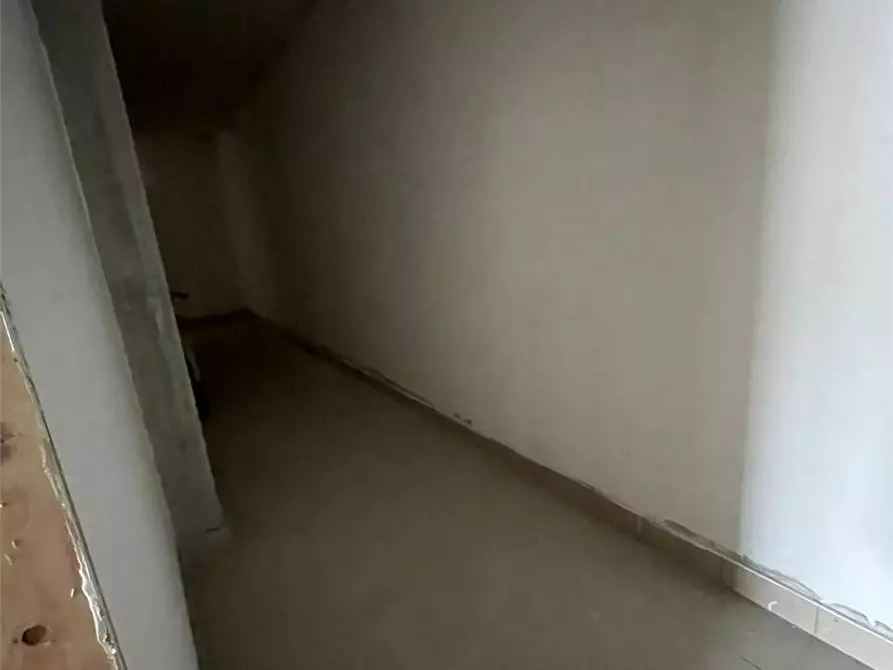 Immagine 22 di Negozio in affitto  a Alatri