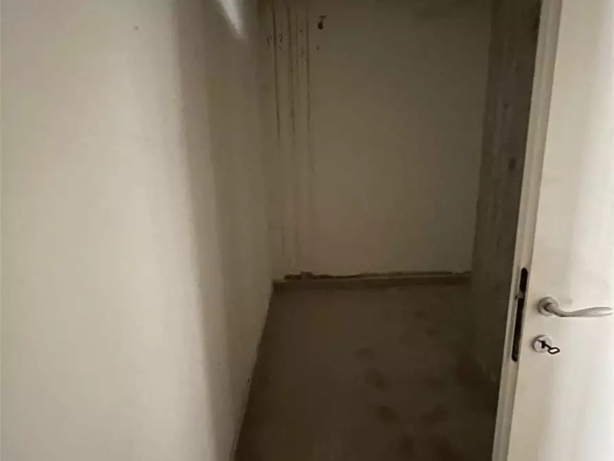 Immagine 23 di Negozio in affitto  a Alatri