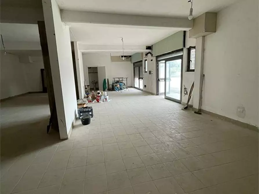 Immagine 11 di Negozio in affitto  a Alatri