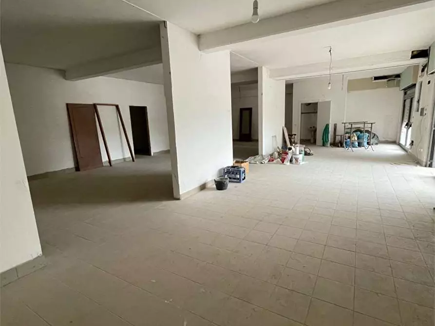 Immagine 13 di Negozio in affitto  a Alatri