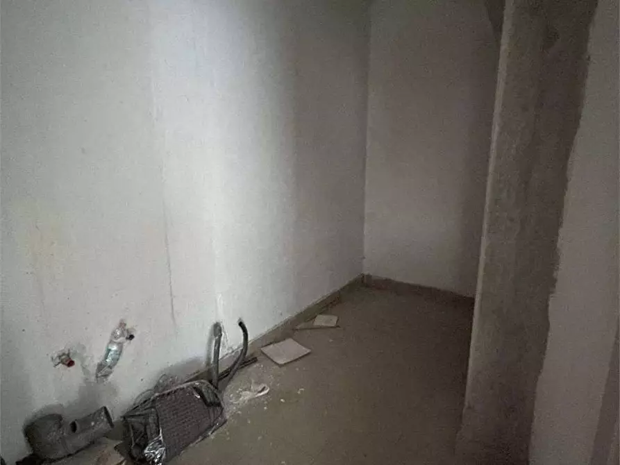 Immagine 26 di Negozio in affitto  a Alatri