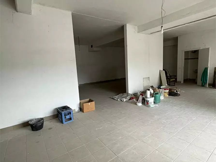 Immagine 14 di Negozio in affitto  a Alatri