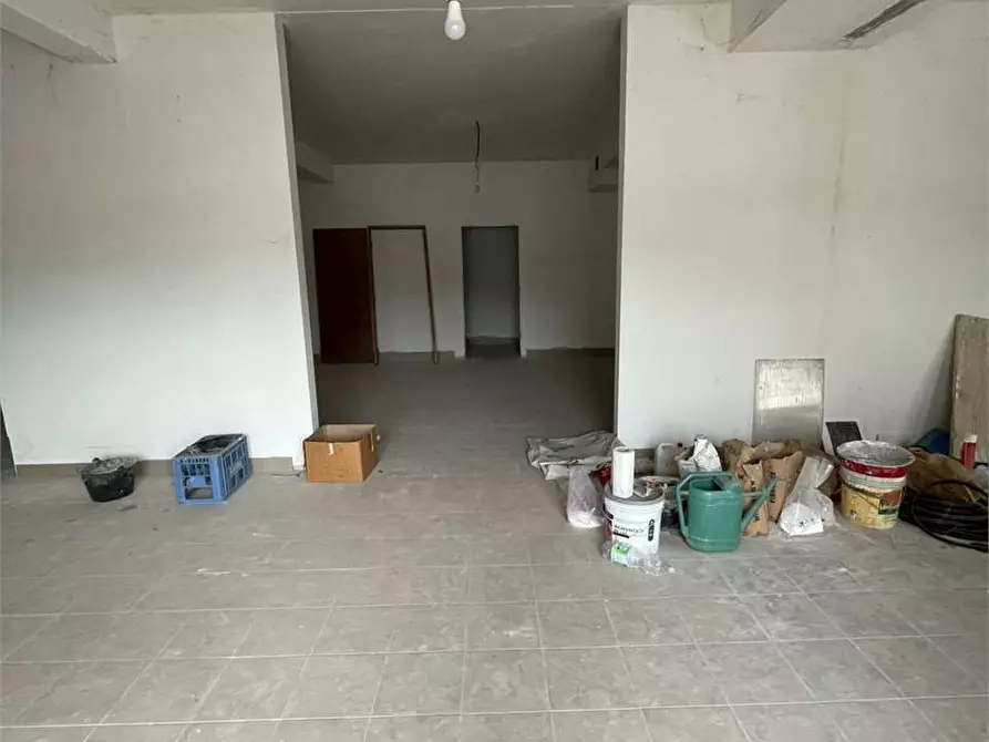 Immagine 16 di Negozio in affitto  a Alatri