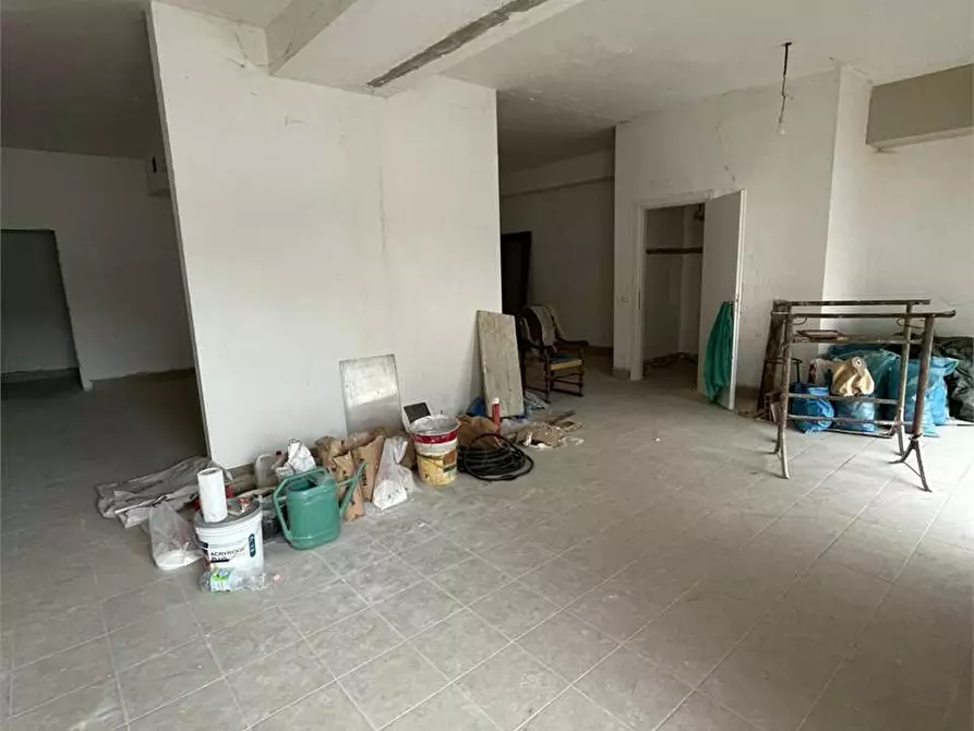 Immagine 17 di Negozio in affitto  a Alatri