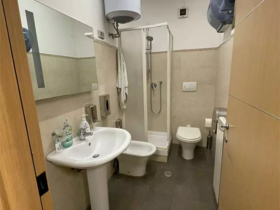 Immagine 6 di Ufficio in affitto  a Frosinone