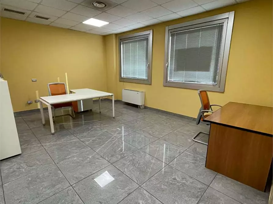 Immagine 11 di Ufficio in affitto  a Frosinone