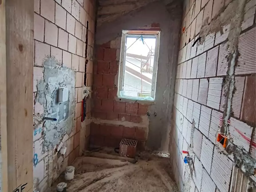 Immagine 18 di Villa in vendita  a Torrice