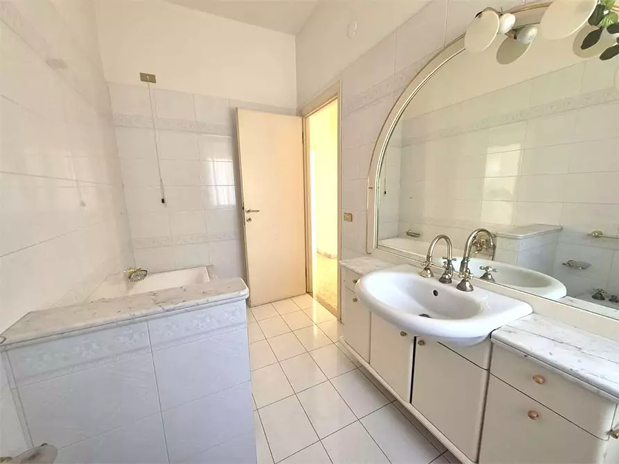 Immagine 26 di Appartamento in vendita  a Frosinone