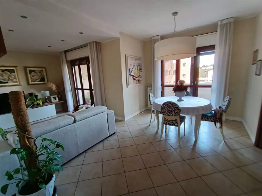 Immagine 25 di Quadrilocale in vendita  in piazza Vittorio Bachelet  13 a Ferentino