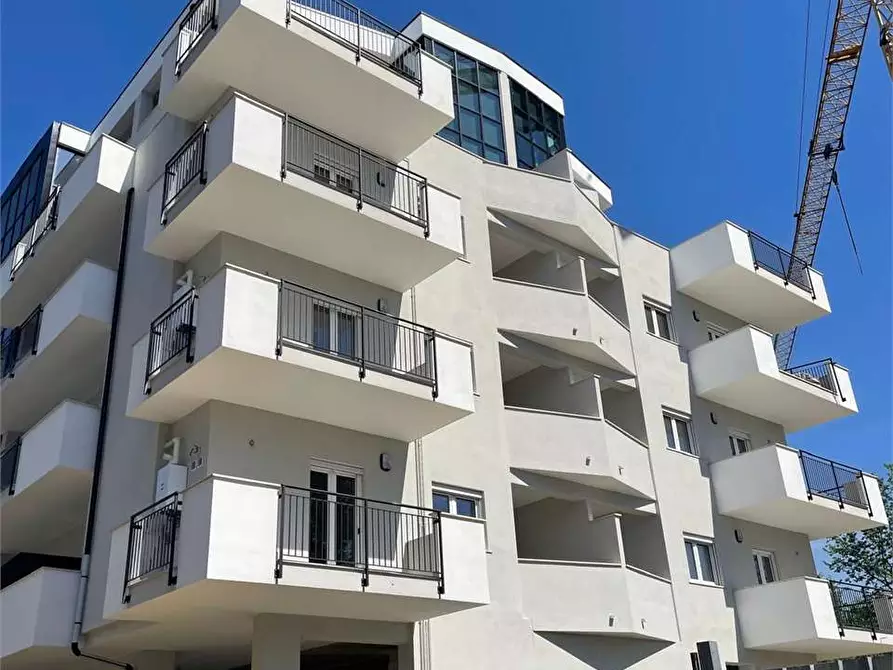 Immagine 15 di Negozio in affitto  a Frosinone
