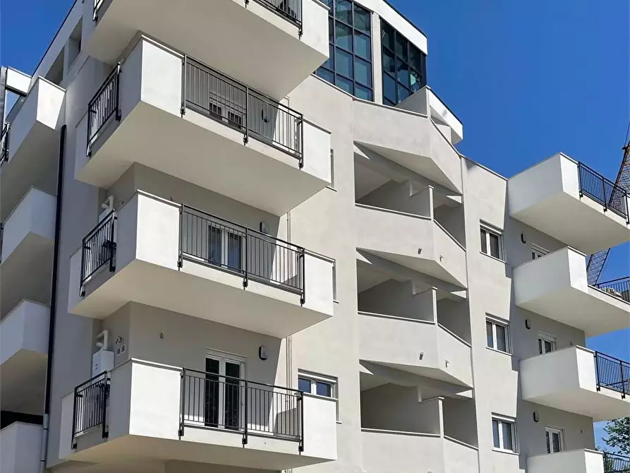 Immagine 14 di Negozio in affitto  a Frosinone