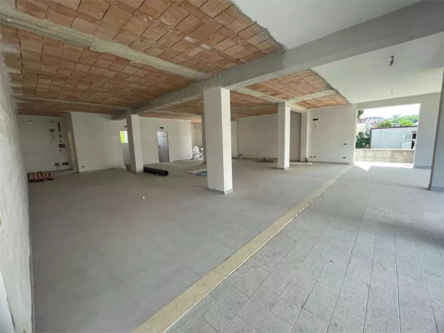 Immagine 21 di Negozio in affitto  a Frosinone