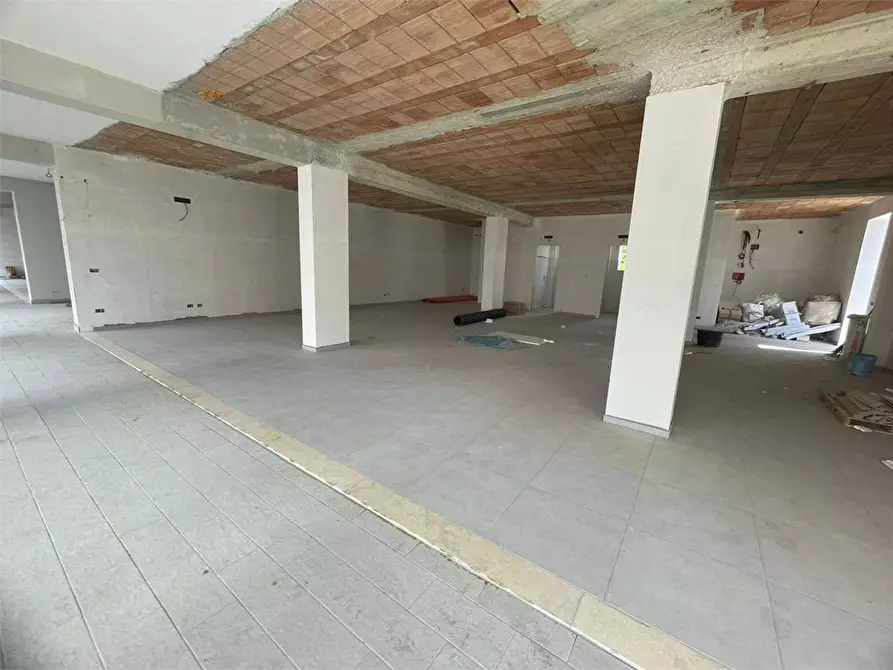 Immagine 22 di Negozio in affitto  a Frosinone