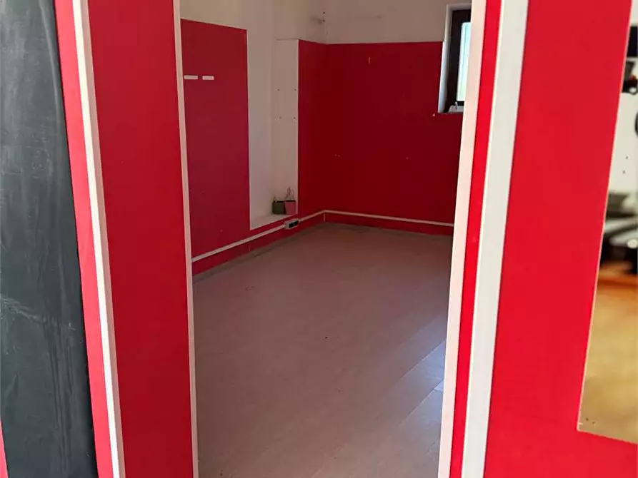 Immagine 6 di Negozio in affitto  in Via De santis a Torrice