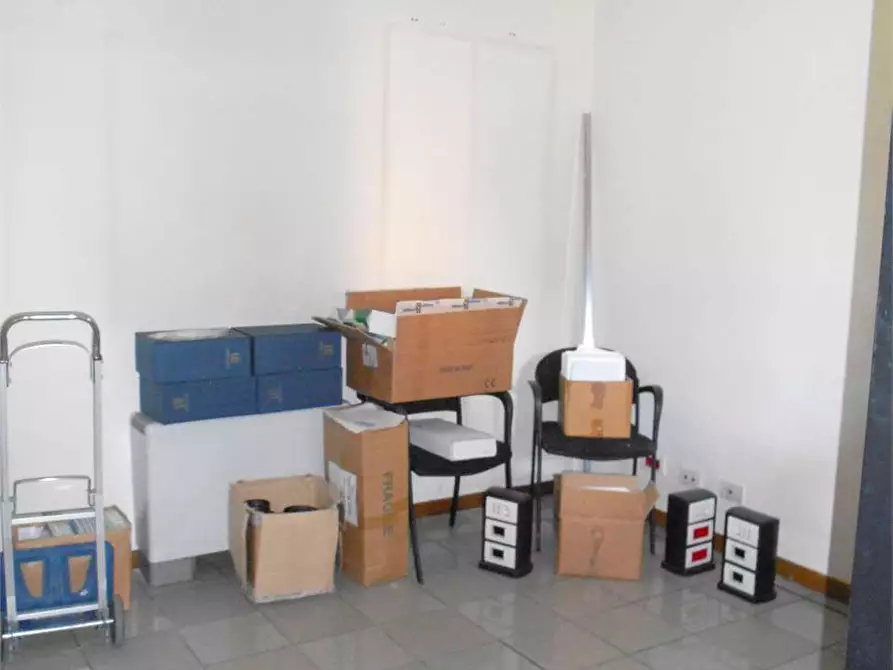 Immagine 6 di Ufficio in affitto  a Lucca
