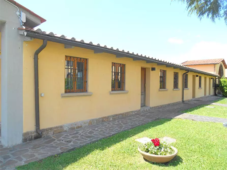 Immagine 9 di Ufficio in affitto  a Lucca