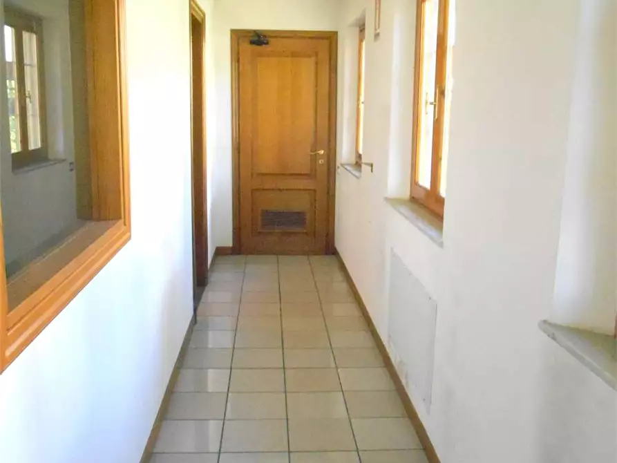 Immagine 5 di Ufficio in affitto  a Lucca