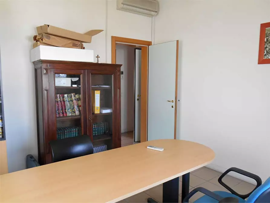 Immagine 4 di Ufficio in vendita  in Via San Marco a Lucca