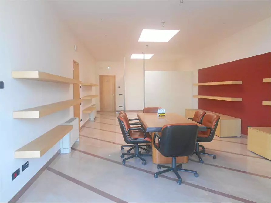 Immagine 3 di Capannone industriale in vendita  a Capannori